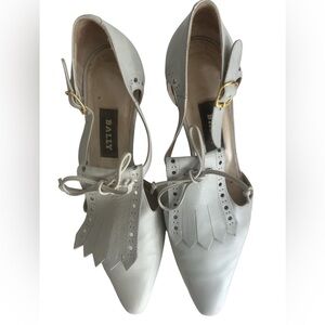Ballys Vintage Preowned White classic pump, Sz 6.5